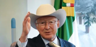 Ken Salazar niega haber tenido pruebas de presuntos vínculos entre AMLO y el narcotráfico ken salazar
