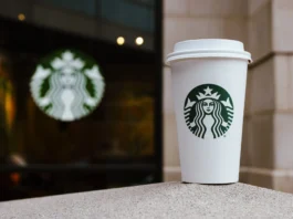 Starbucks transforma vasos y operaciones: estas son sus metas ambientales rumbo a 2030 Starbucks