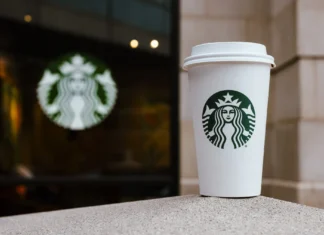 Starbucks transforma vasos y operaciones: estas son sus metas ambientales rumbo a 2030 Starbucks