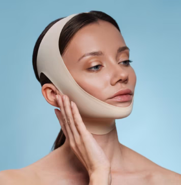 ¿Dormir con una faja facial realmente funciona? Esto dicen los expertos sobre la tendencia viral de TikTok ¿Dormir con una faja facial realmente funciona? Esto dicen los expertos sobre la tendencia viral de TikTok