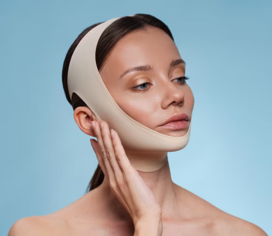 ¿Dormir con una faja facial realmente funciona? Esto dicen los expertos sobre la tendencia viral de TikTok ¿Dormir con una faja facial realmente funciona? Esto dicen los expertos sobre la tendencia viral de TikTok