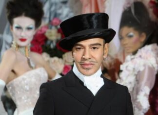John Galliano se queda sin su gran homenaje en el Met: cancelan la exposición de 2027
