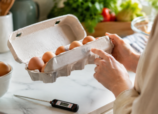 ¿Cómo saber si unos huevos están contaminados con salmonela? Lo que debes revisar antes de consumirlos