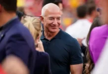 Jeff Bezos estaría cerca de convertirse en accionista del Liverpool con una inversión millonaria Jeff Bezos estaría cerca de convertirse en accionista del Liverpool con una inversión millonaria