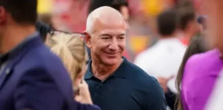 Jeff Bezos estaría cerca de convertirse en accionista del Liverpool con una inversión millonaria Jeff Bezos estaría cerca de convertirse en accionista del Liverpool con una inversión millonaria