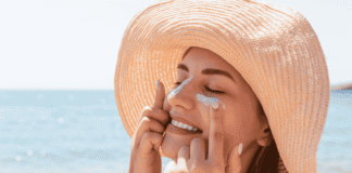 Brochas de maquillaje ganan espacio en la aplicación del protector solar: así pueden ayudar a distribuirlo mejor protector solar