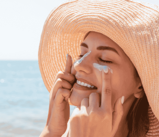 Brochas de maquillaje ganan espacio en la aplicación del protector solar: así pueden ayudar a distribuirlo mejor protector solar