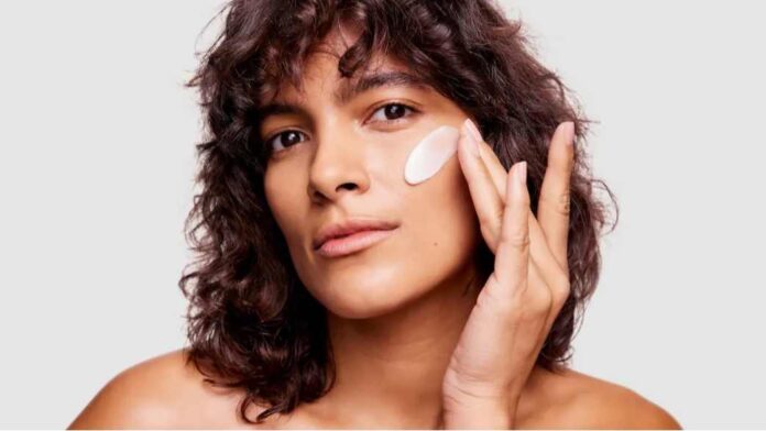 Rutina para reducir las líneas de expresión: qué ingredientes usar y en qué orden