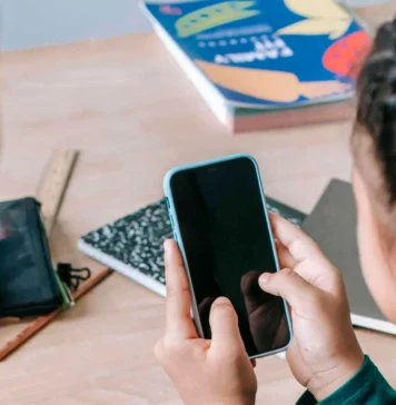 México prepara regulación del uso de celulares en escuelas: docentes serán consultados el 24 y 25 de agosto celulares