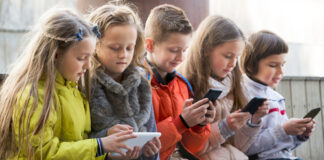 Celulares en escuelas de México: 16 estados ya los restringen y SEP prepara regulación nacional celulares