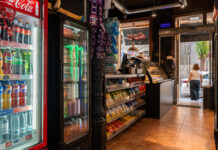 Coca-Cola invertirá 2 mil millones de dólares para modernizar más de un millón de tienditas en México Coca-Cola