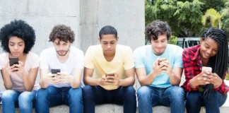 Generación Z lleva el uso del celular a nuevos niveles: jóvenes de 18 a 25 años lideran la conexión móvil celular
