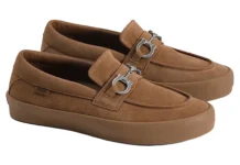 Vans apuesta por los mocasines retro: así son los nuevos Skate Loafer Dachshund Brown Vans