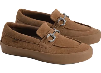 Vans apuesta por los mocasines retro: así son los nuevos Skate Loafer Dachshund Brown Vans