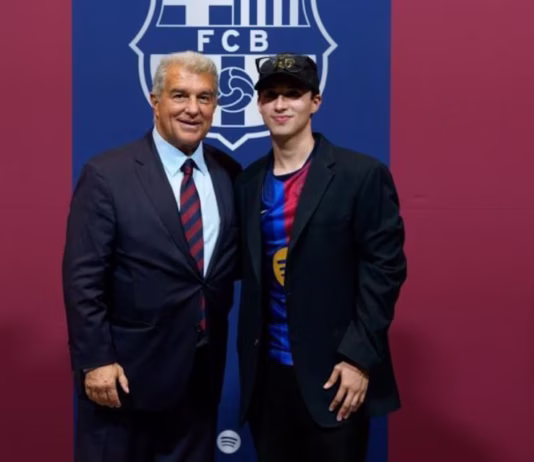 Aficionado mexicano cumple su sueño de ver al Barcelona en el Camp Nou tras un día de drama Aficionado mexicano cumple su sueño de ver al Barcelona en el Camp Nou tras un día de drama