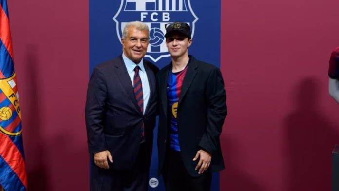 Aficionado mexicano cumple su sueño de ver al Barcelona en el Camp Nou tras un día de drama Aficionado mexicano cumple su sueño de ver al Barcelona en el Camp Nou tras un día de drama