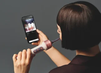 Dyson entra al cuidado bucal con CameraJet: un cepillo con cámara, IA y chorro de precisión CameraJet