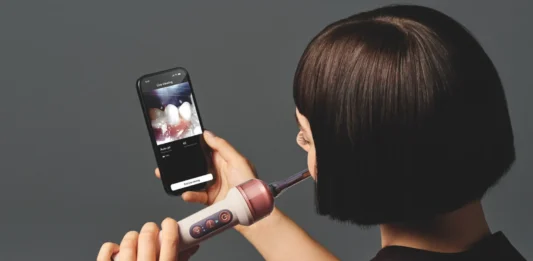 Dyson entra al cuidado bucal con CameraJet: un cepillo con cámara, IA y chorro de precisión CameraJet