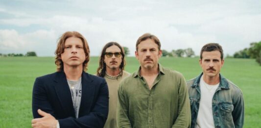 Kings of Leon anuncia su décimo álbum y muestra su lado más personal con “My Whole World”