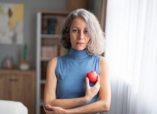 Menopausia aumenta el riesgo de infarto y enfermedades del corazón: ¿por qué ocurre y cómo protegerse?