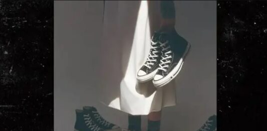Converse retira campaña con Karina tras polémica por imágenes que usuarios vincularon con el KKK