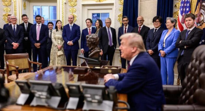 Trump y líderes tecnológicos se reúnen por la IA mientras crece el debate sobre frenar su desarrollo
