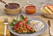 Mixiotes de pollo en papel aluminio: prepara esta receta con un adobo lleno de sabor Mixiotes de pollo en papel aluminio: prepara esta receta con un adobo lleno de sabor