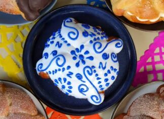 Pan de muerto con diseño de talavera llega a Coyoacán Pan de muerto con diseño de talavera llega a Coyoacán
