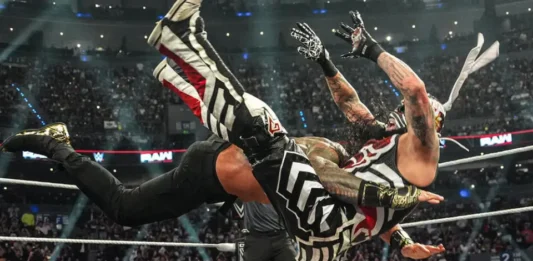 Penta cae ante Roman Reigns y se queda sin el Campeonato Mundial Pesado de WWE en CDMX Penta cae ante Roman Reigns y se queda sin el Campeonato Mundial Pesado de WWE en CDMX