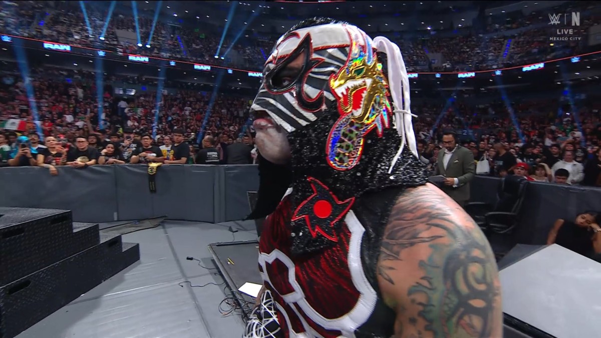 Penta cae ante Roman Reigns y se queda sin el Campeonato Mundial Pesado de WWE en CDMX