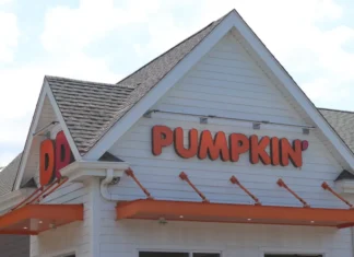 Dunkin’ transforma un restaurante en “Pumpkin’” para llevar su campaña de otoño a las calles Pumpkin