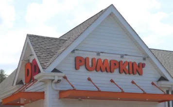 Dunkin’ transforma un restaurante en “Pumpkin’” para llevar su campaña de otoño a las calles Pumpkin