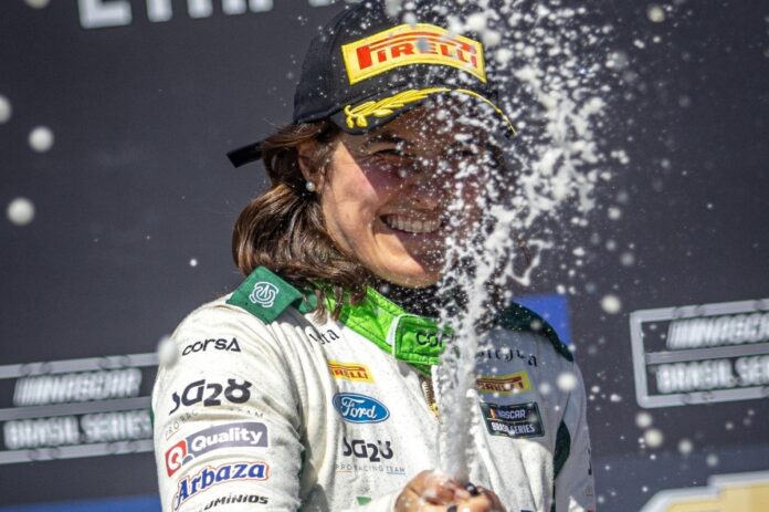 Tatiana Calderón hace historia y se convierte en la primera mujer en ganar en NASCAR Brasil