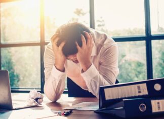 Mandos medios, los más expuestos al burnout: 45% reporta altos niveles de estrés diario burnout
