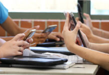 Celulares en escuelas: anuncian restricciones desde noviembre y plantean llevarlas a la ley celulares