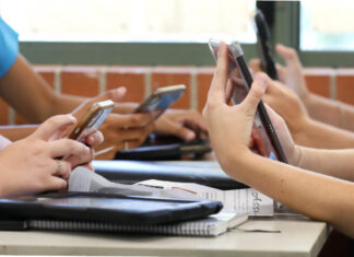 Celulares en escuelas: anuncian restricciones desde noviembre y plantean llevarlas a la ley celulares