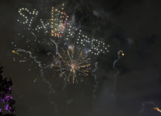 Show de 300 drones y pirotecnia iluminará el cielo de CDMX por el Mes Patrio en Six Flags six flags