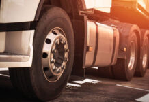 Michelin, Bridgestone y Goodyear llevan la tecnología de llantas para camión a eficiencia, datos y mantenimiento predictivo camion