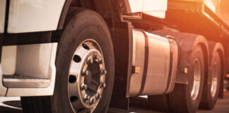 Michelin, Bridgestone y Goodyear llevan la tecnología de llantas para camión a eficiencia, datos y mantenimiento predictivo camion