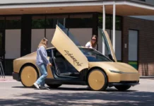 Tesla estrena viajes con Cybercab en Austin: el robotaxi sin volante ni pedales ya transporta pasajeros Cybercab