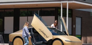 Tesla estrena viajes con Cybercab en Austin: el robotaxi sin volante ni pedales ya transporta pasajeros Cybercab