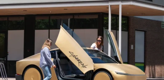 Tesla estrena viajes con Cybercab en Austin: el robotaxi sin volante ni pedales ya transporta pasajeros Cybercab