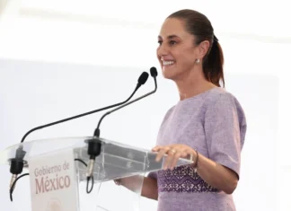Protestas por ampliación del Puerto de Manzanillo interrumpen informe de Sheinbaum en Colima sheinbaum
