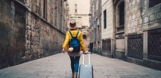 Viajar solo por primera vez: 11 destinos que combinan cultura, movilidad y aventura viaje solo
