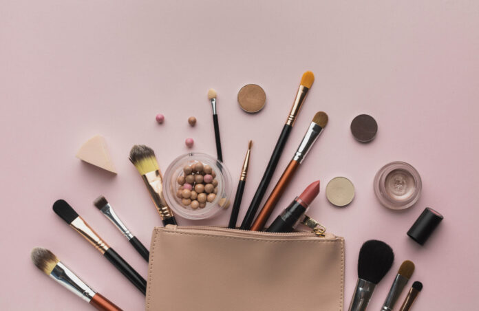Básicos de maquillaje que no pueden faltar en tu cosmetiquera