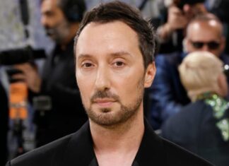 Anthony Vaccarello se despide de Saint Laurent tras diez años y cierra una etapa dorada en la moda