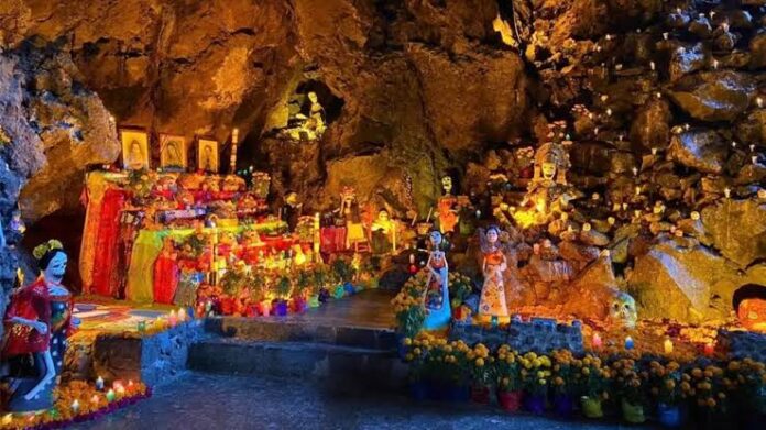 Día de Muertos 2026 vive un ritual en la Gruta Teotihuacán con catrinas y cena especial Día de Muertos 2026: vive un ritual en la Gruta Teotihuacán con catrinas y cena especial