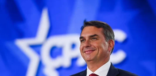 Brasil irá a segunda vuelta: Flávio Bolsonaro supera a Lula en primera ronda presidencial Flávio Bolsonaro