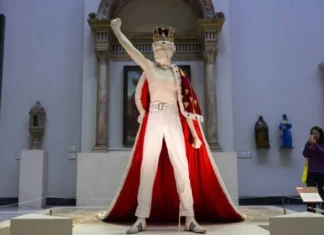 Freddie Mercury cumple 80 años de historia: Londres exhibe los trajes más emblemáticos del cantante de Queen Freddie Mercury
