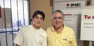 Gilberto Mora cumple 18 años y tramita su primera credencial del INE en Tijuana Gilberto Mora